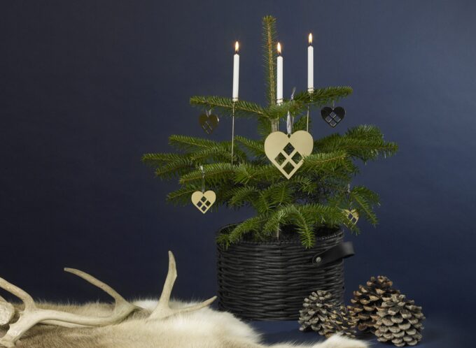 GuldHjerter_på_træ_Bred_01 mid res Airies lysholder juletræslys